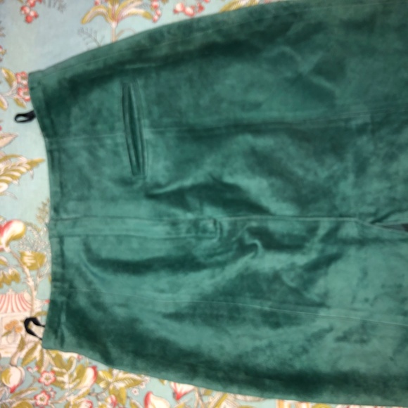 Genuine Emerald Leather Skirt - Picture 3 of 3